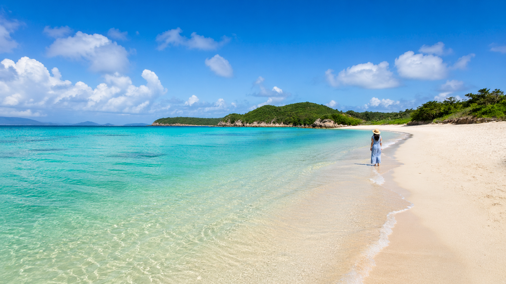5月の沖縄の海は泳げるかを解説する青い海と砂浜